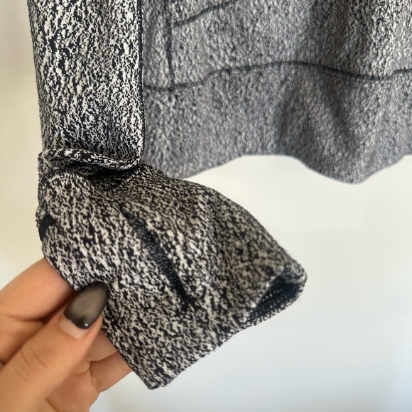 Lululemon Half Zip Pullover Size 6 Heathered Black White - Picture 4 of 7